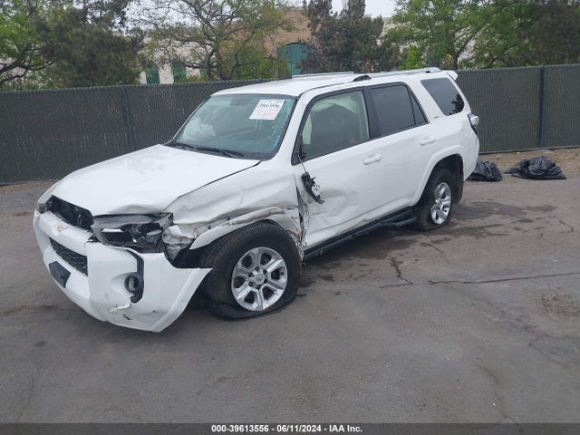 Toyota 4RUNNER SR5 2018 JTEBU5JR4J5574155 Image 2