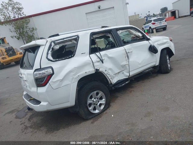 Toyota 4RUNNER SR5 2018 JTEBU5JR4J5574155 Image 4