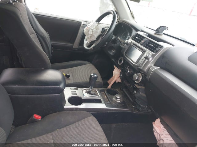 Toyota 4RUNNER SR5 2018 JTEBU5JR4J5574155 Image 5