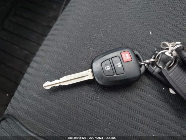 JTMBFREV5JJ727839 Toyota RAV4 LE