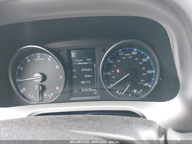 JTMBFREV5JJ727839 Toyota RAV4 LE
