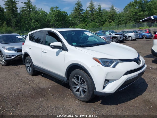 2018 2T3RFREV8JW792149 main image