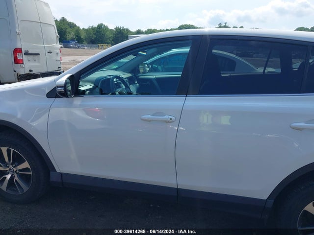 Toyota Rav4 Xle 2018 2T3RFREV8JW792149 Image 14