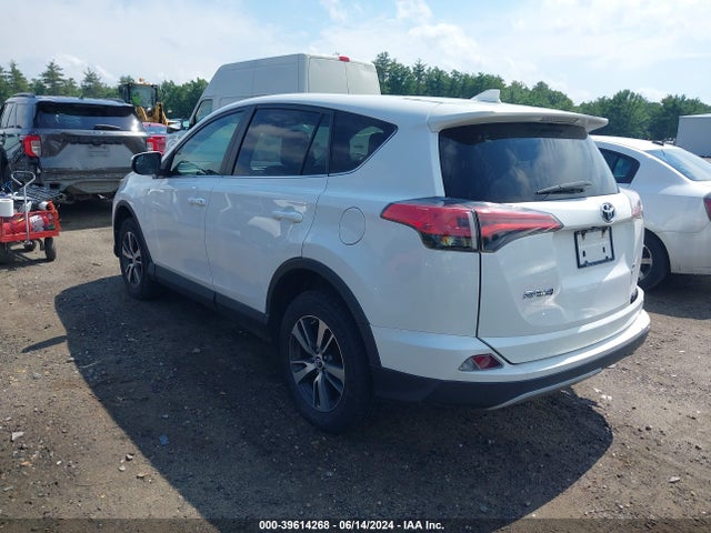 Toyota Rav4 Xle 2018 2T3RFREV8JW792149 Image 3
