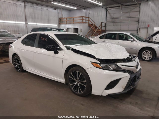 2018 4T1B11HKXJU672882 main image