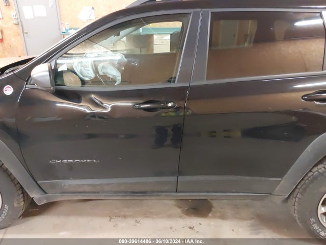 1C4PJMBX6MD153381 Jeep Cherokee Trailhawk 4x4