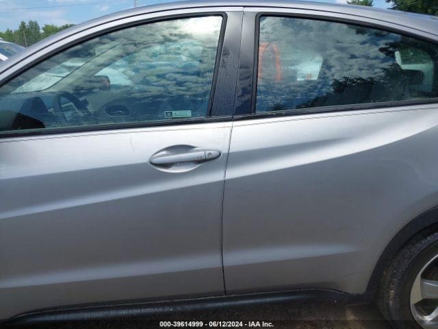 3CZRU6H32JM725704 Honda HR-V LX