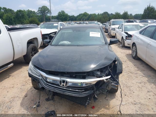 1HGCR3F92GA023683 Honda Accord Touring