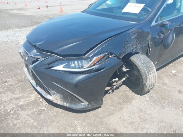 58ADA1C14NU021981 Lexus ES 300H