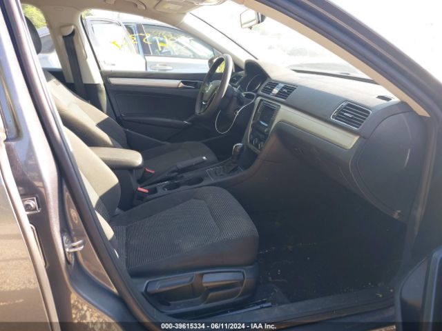 1VWAA7A36JC050093 Volkswagen Passat 2.0t R-line/2.0t S