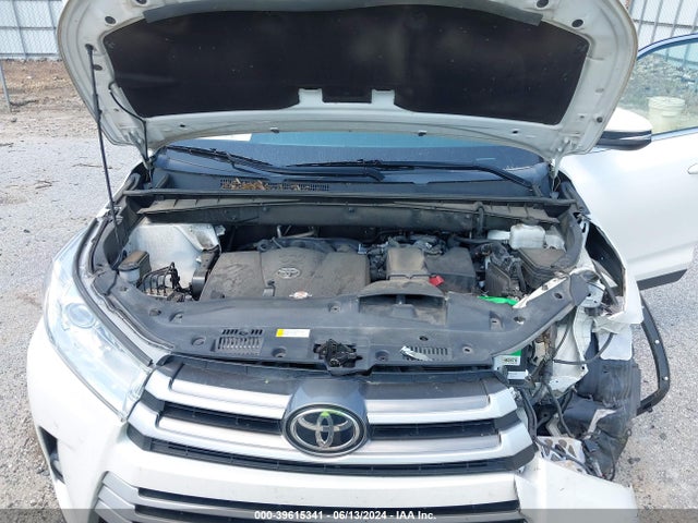 Toyota Highlander Le Plus 2019 5TDZZRFH9KS365503 Image 10