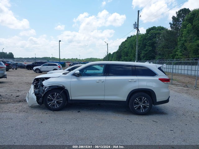 Toyota Highlander Le Plus 2019 5TDZZRFH9KS365503 Image 14