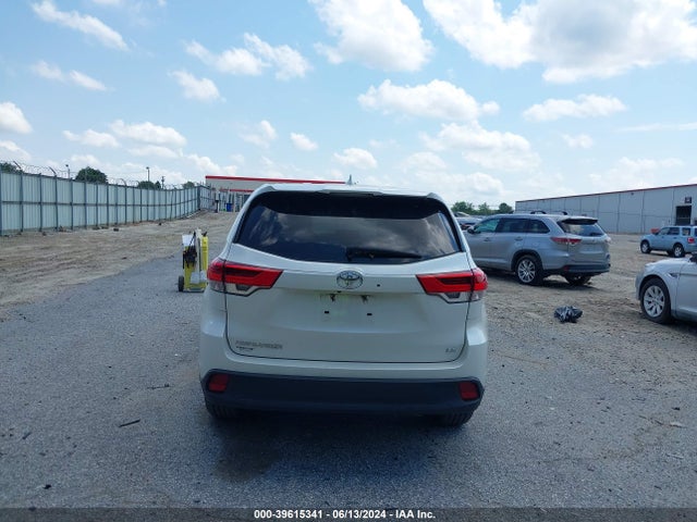 Toyota Highlander Le Plus 2019 5TDZZRFH9KS365503 Image 16