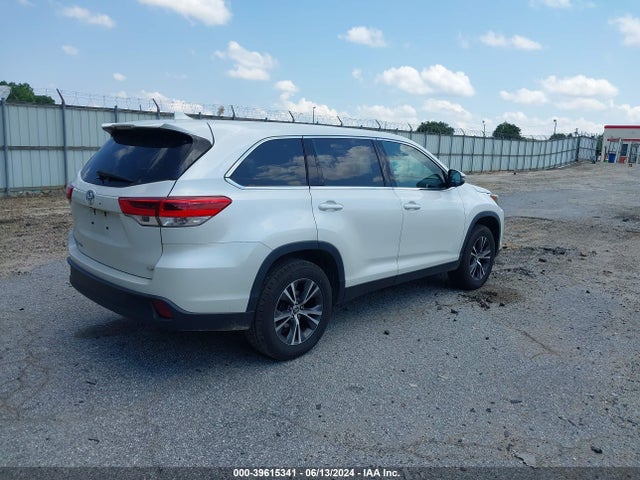 Toyota Highlander Le Plus 2019 5TDZZRFH9KS365503 Image 4