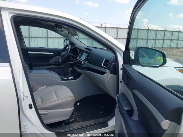 Toyota Highlander Le Plus 2019 5TDZZRFH9KS365503 Image 5