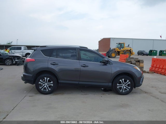 Toyota RAV4 LE 2018 JTMZFREV7JJ745418 Image 13