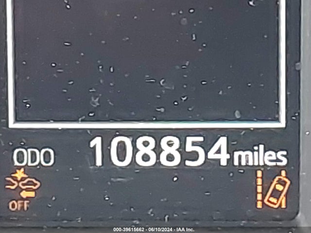 Toyota RAV4 LE 2018 JTMZFREV7JJ745418 Image 15