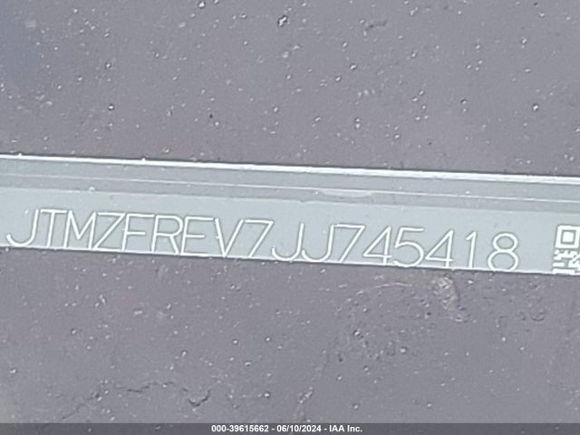 Toyota RAV4 LE 2018 JTMZFREV7JJ745418 Image 17