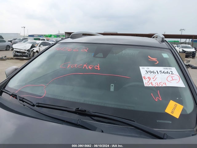 Toyota RAV4 LE 2018 JTMZFREV7JJ745418 Image 19