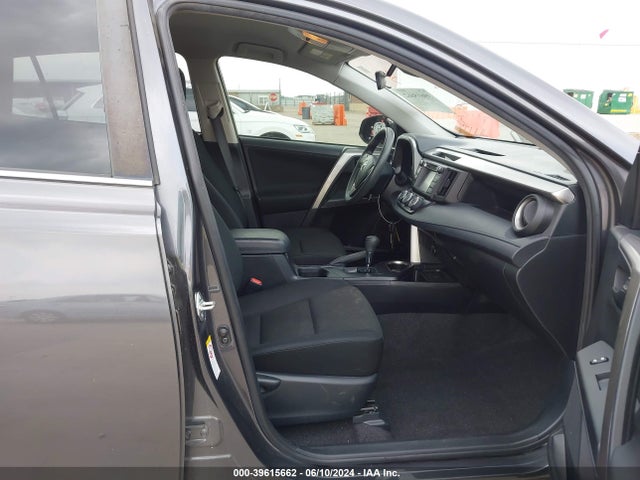 Toyota RAV4 LE 2018 JTMZFREV7JJ745418 Image 5