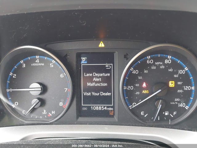 Toyota RAV4 LE 2018 JTMZFREV7JJ745418 Image 7
