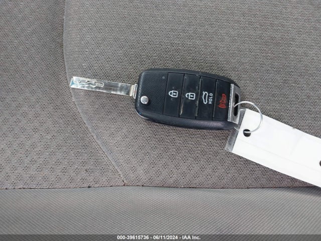 KIA Optima Lx 2016 KNAGT4L38G5087157 Image 11
