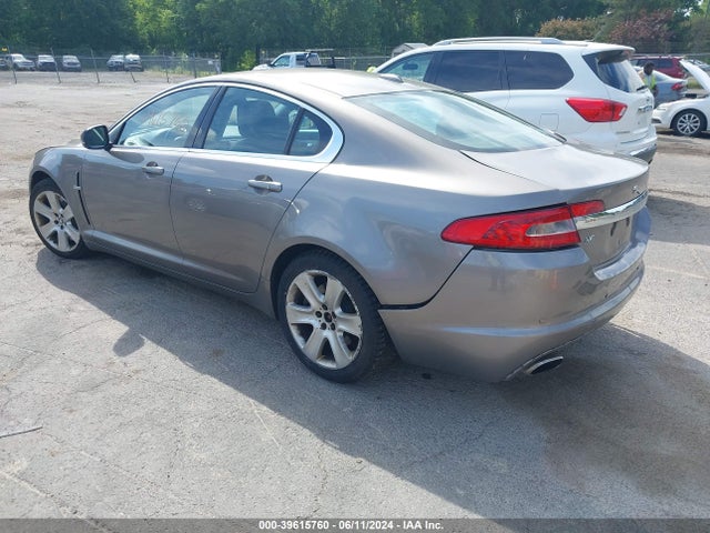 2011 JAGUAR XF SAJWA0FB2BLR87171 Photo 2