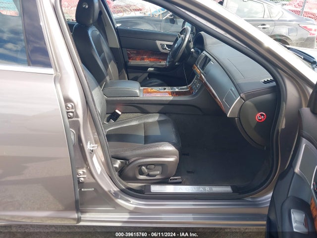 2011 JAGUAR XF SAJWA0FB2BLR87171 Photo 4