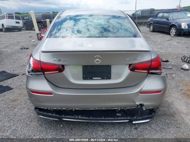 WDD3G4FB1KW014360 Mercedes-Benz A 220 4matic