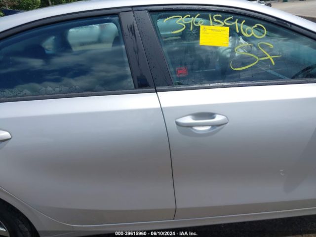 3KPF24AD7ME339512 KIA Forte Lxs