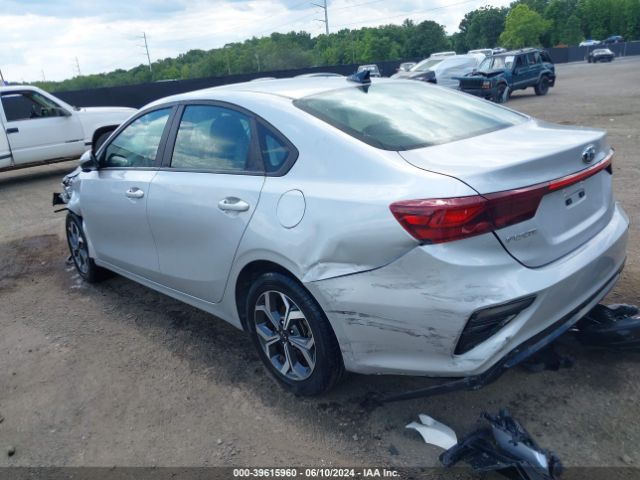 3KPF24AD7ME339512 KIA Forte Lxs