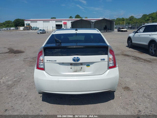Toyota Prius Three 2014 JTDKN3DU7E1737612 Image 16