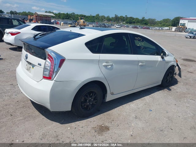 Toyota Prius Three 2014 JTDKN3DU7E1737612 Image 4