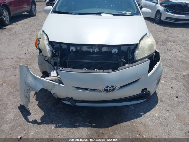 Toyota Prius Three 2014 JTDKN3DU7E1737612 Image 6