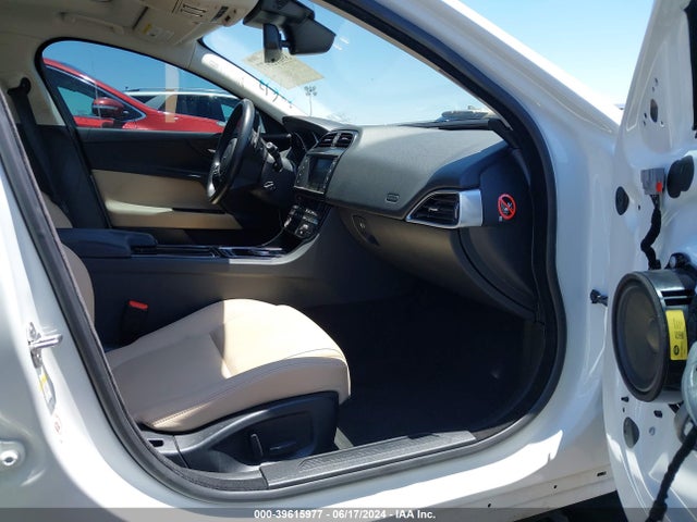 2018 JAGUAR XE SAJAJ4FX3JCP20021 Photo 4