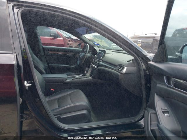 1HGCV1F38JA205200 Honda Accord Sport