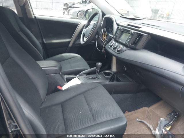 Toyota RAV4 LE 2017 2T3BFREV5HW624982 Image 5