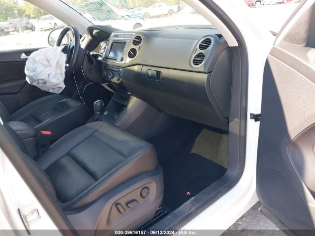 WVGUV7AX0HK023989 Volkswagen Tiguan 2.0t Sport