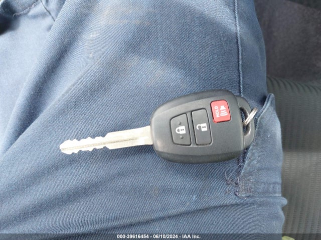 Toyota RAV4 LE 2018 JTMZFREV9JJ207772 Image 11