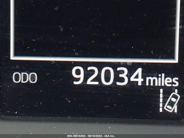 Toyota RAV4 LE 2018 JTMZFREV9JJ207772 Image 16