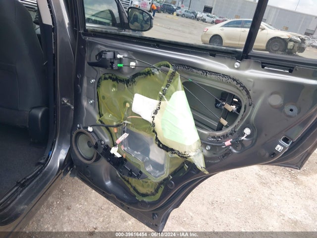 Toyota RAV4 LE 2018 JTMZFREV9JJ207772 Image 18