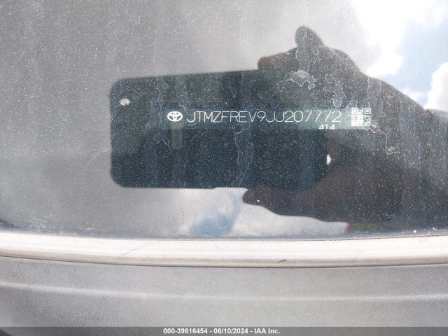 Toyota RAV4 LE 2018 JTMZFREV9JJ207772 Image 9