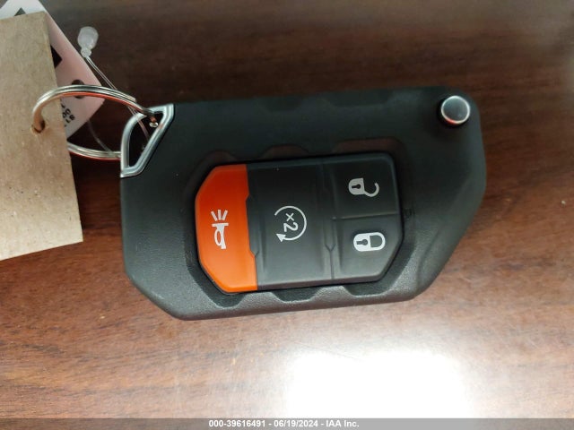 1C4HJXENXMW514325 Jeep Wrangler Unlimited Sahara 4x4