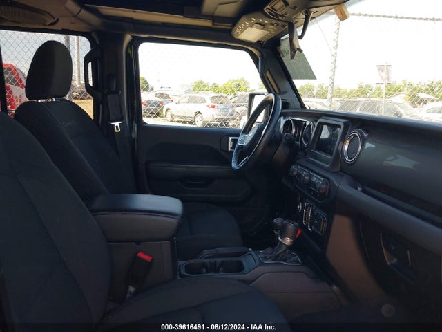 1C4HJXENXMW514325 Jeep Wrangler Unlimited Sahara 4x4