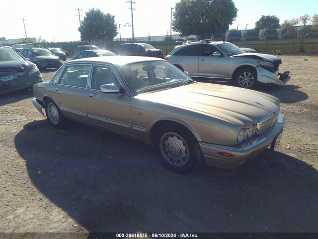 1999 JAGUAR XJ8 SAJKD6040XC875138 Photo 0
