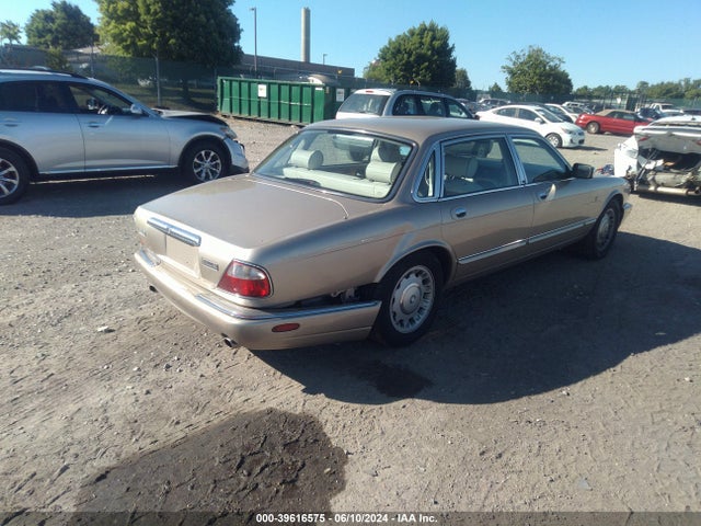 1999 JAGUAR XJ8 SAJKD6040XC875138 Photo 3