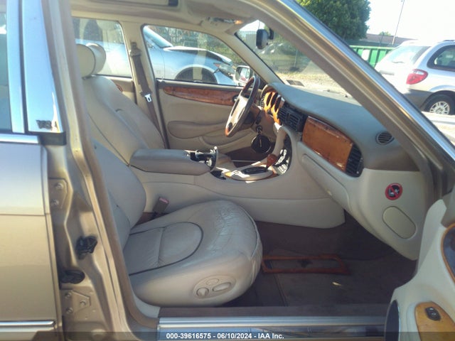 1999 JAGUAR XJ8 SAJKD6040XC875138 Photo 4