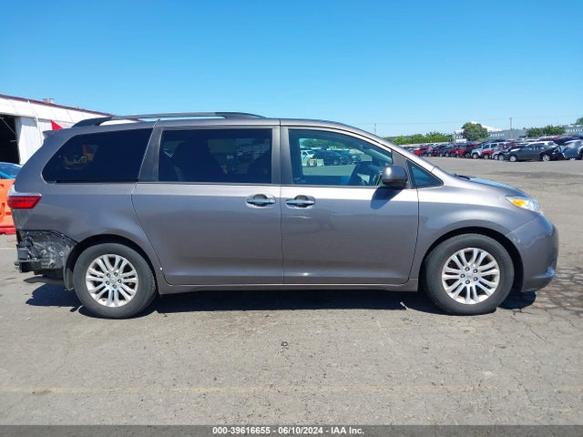 Toyota Sienna Xle 8 Passenger 2017 5TDYZ3DC3HS846887 Image 14