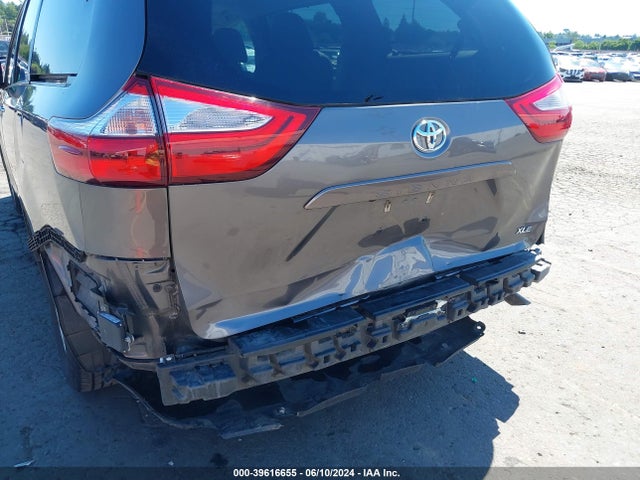 Toyota Sienna Xle 8 Passenger 2017 5TDYZ3DC3HS846887 Image 6