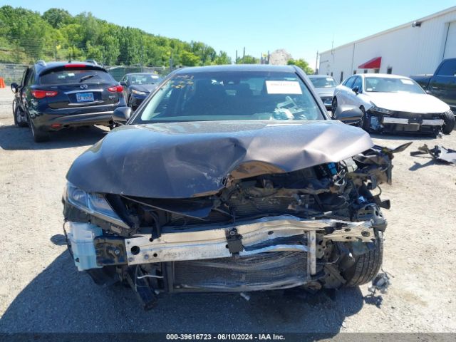4T1B31HK5JU505758 Toyota Camry Hybrid Le